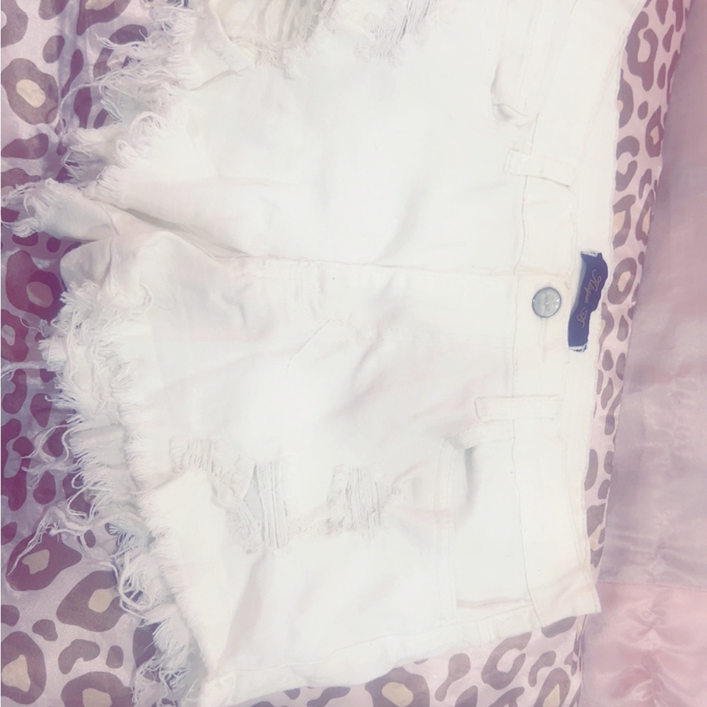 White shorts 💟🤍